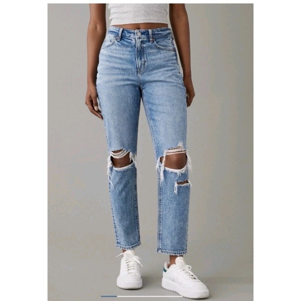 NWT American Eagle Women's Strigid Ripped Mom Denim Jeans Sz 8 Short High-Rise